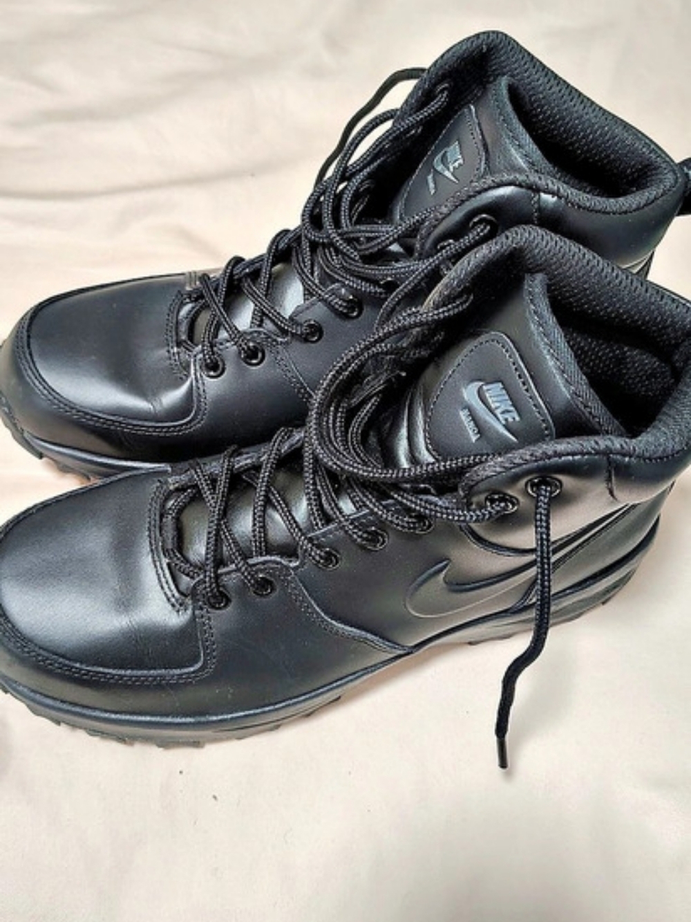 Nike Manoa Leather 'Black' Boots - Picture 2 of 4